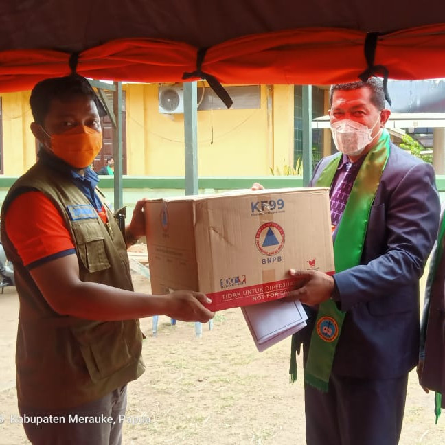 Meski Hari Libur, Relawan Prokes Merauke Tetap Jalankan Aktivitas Distribusikan Masker ke Masyarakat