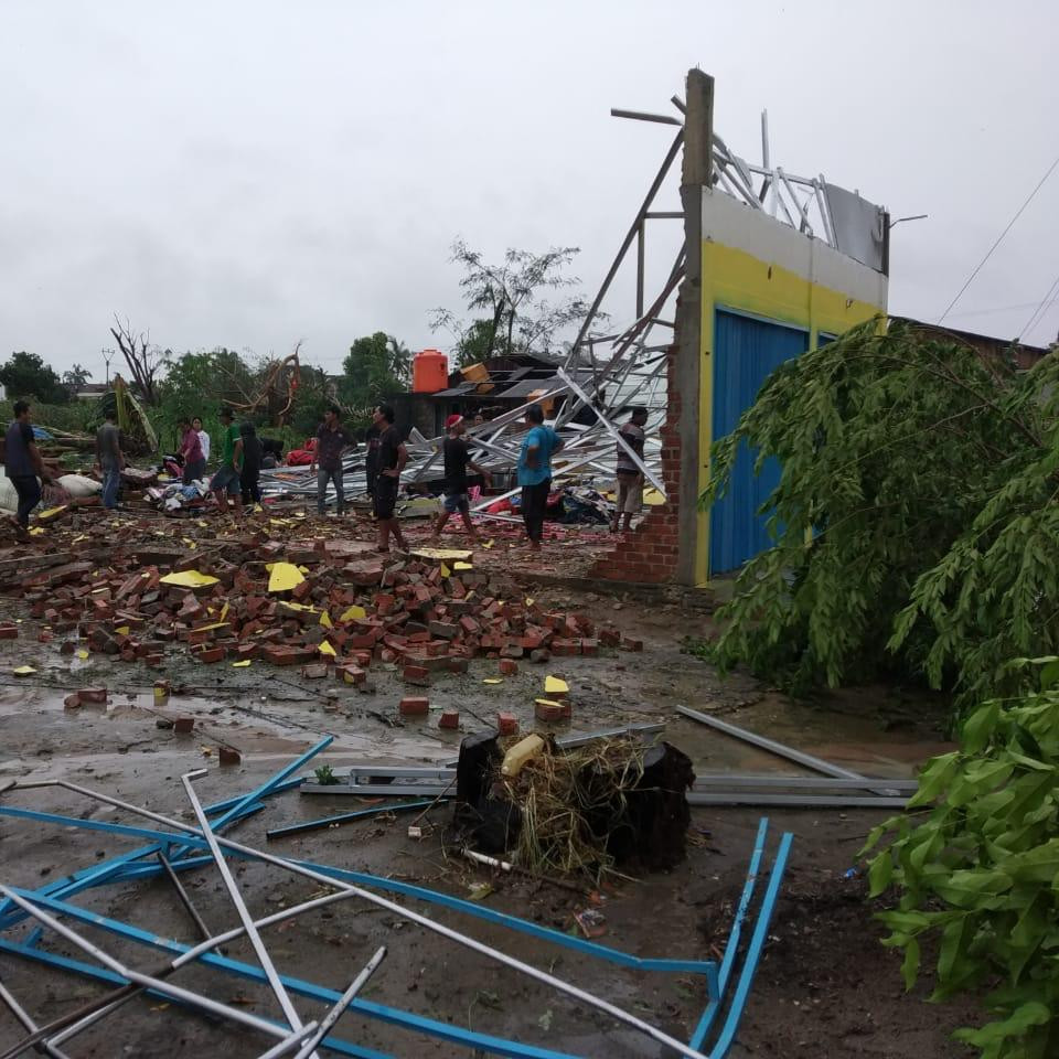 Dua Warga Meninggal Dunia dan Ratusan Rumah Rusak Akibat Angin Puting Beliung di Lampung