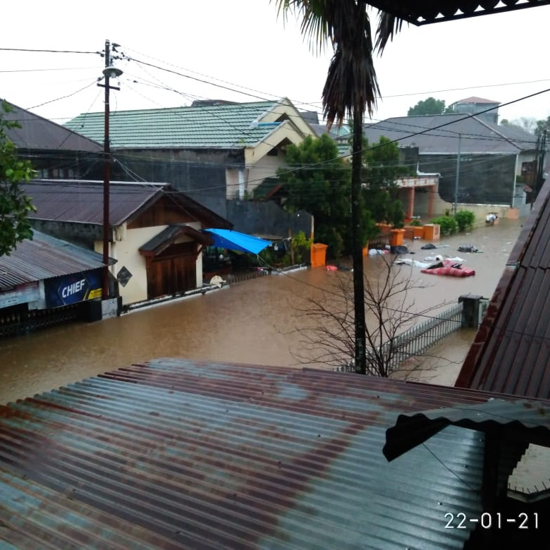 Warga Manado Delapan Kecamatan Dilanda Banjir