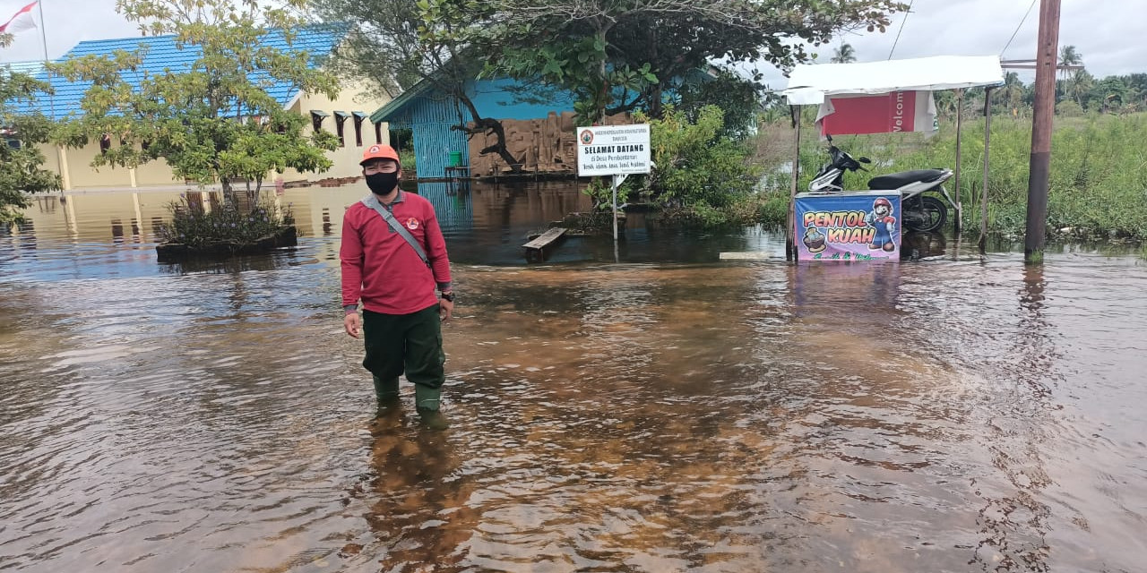 Warga Banjir Pilih Bertahan di Rumah Saat Banjir