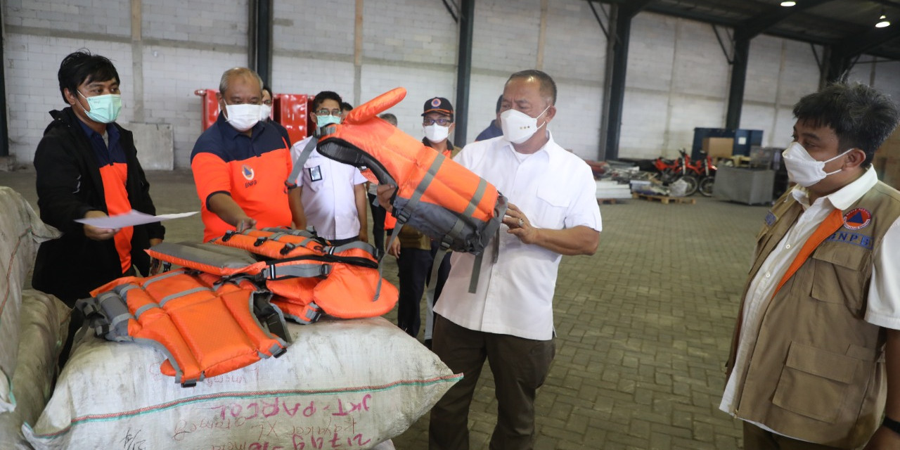 Ganip Meninjau Ketersediaan Stok Logistik dan Peralatan di Gudang BNPB