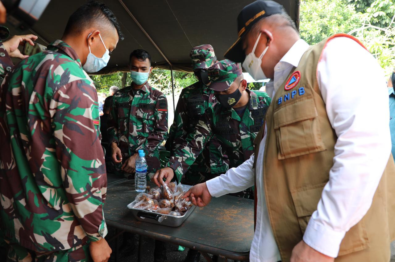 Ka BNPB Terkesan Dapur Umum Kepedulian bagi Warga Terdampak Pandemi Covid-19