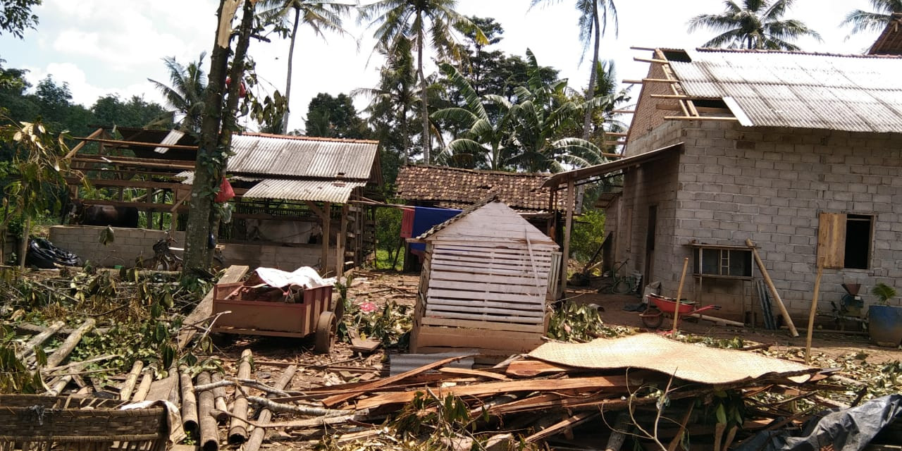 Waspada Angin Puting Beliung Saat Pergantian Musim