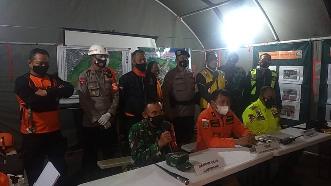 [Update] - Seluruh Korban Ditemukan, Operasi SAR Pascalongsor Sumedang Dihentikan.